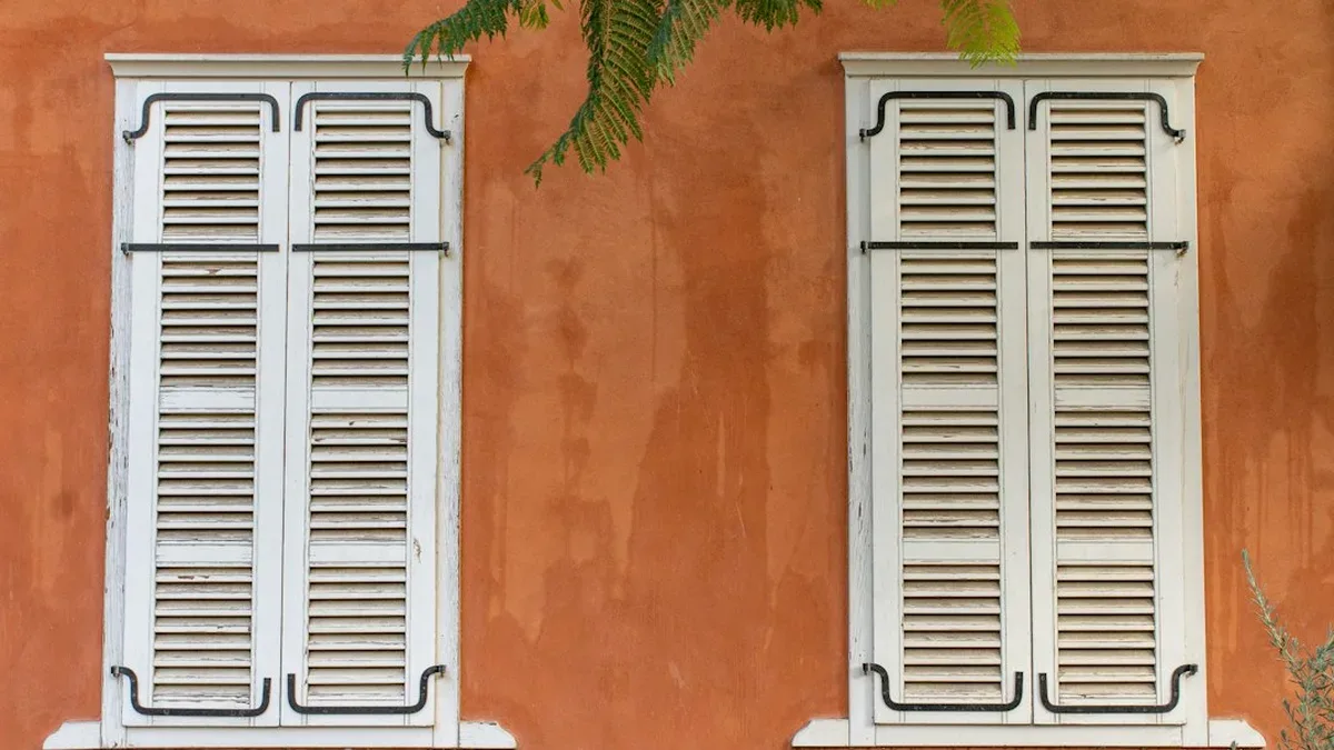 peinture volet bois exterieur — Peinture volet bois extérieur : mode d’emploi